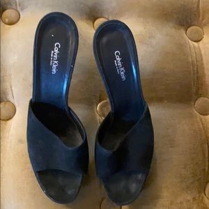 Sexy suede 4” platform Calvin Klein